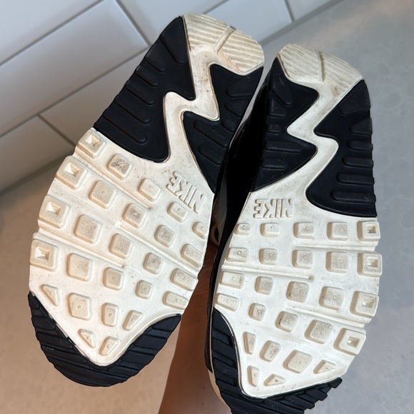 Nike AirMax 90 - Picture 7 of 8